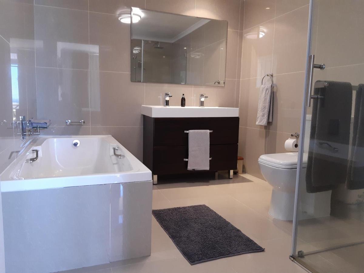 2Whitewaters Bloubergstrand Homestay מראה חיצוני תמונה
